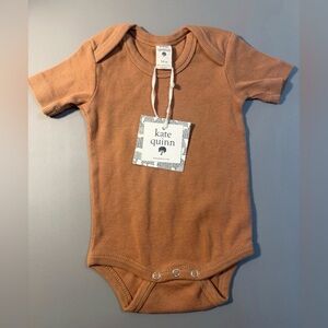 Kate Quinn Organic Cotton Apple Cinnamon Ribbed Onesie (H) *